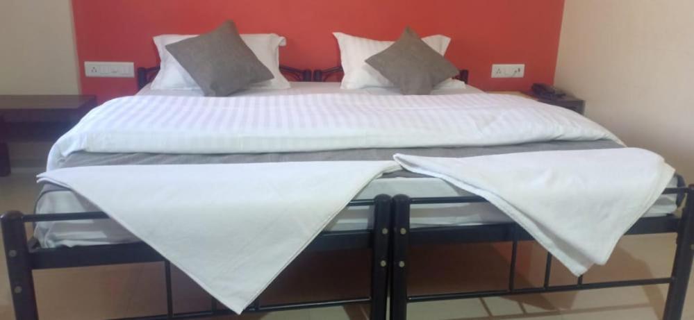 Hotel Rajendra Chinchani Ngoại thất bức ảnh